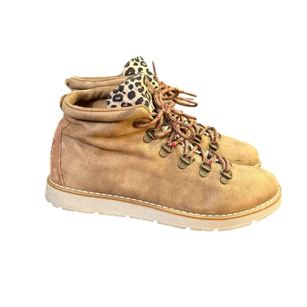 BOBS from Skechers Alpine-Mt Gato boots leopard print tongue Women’s Size 9